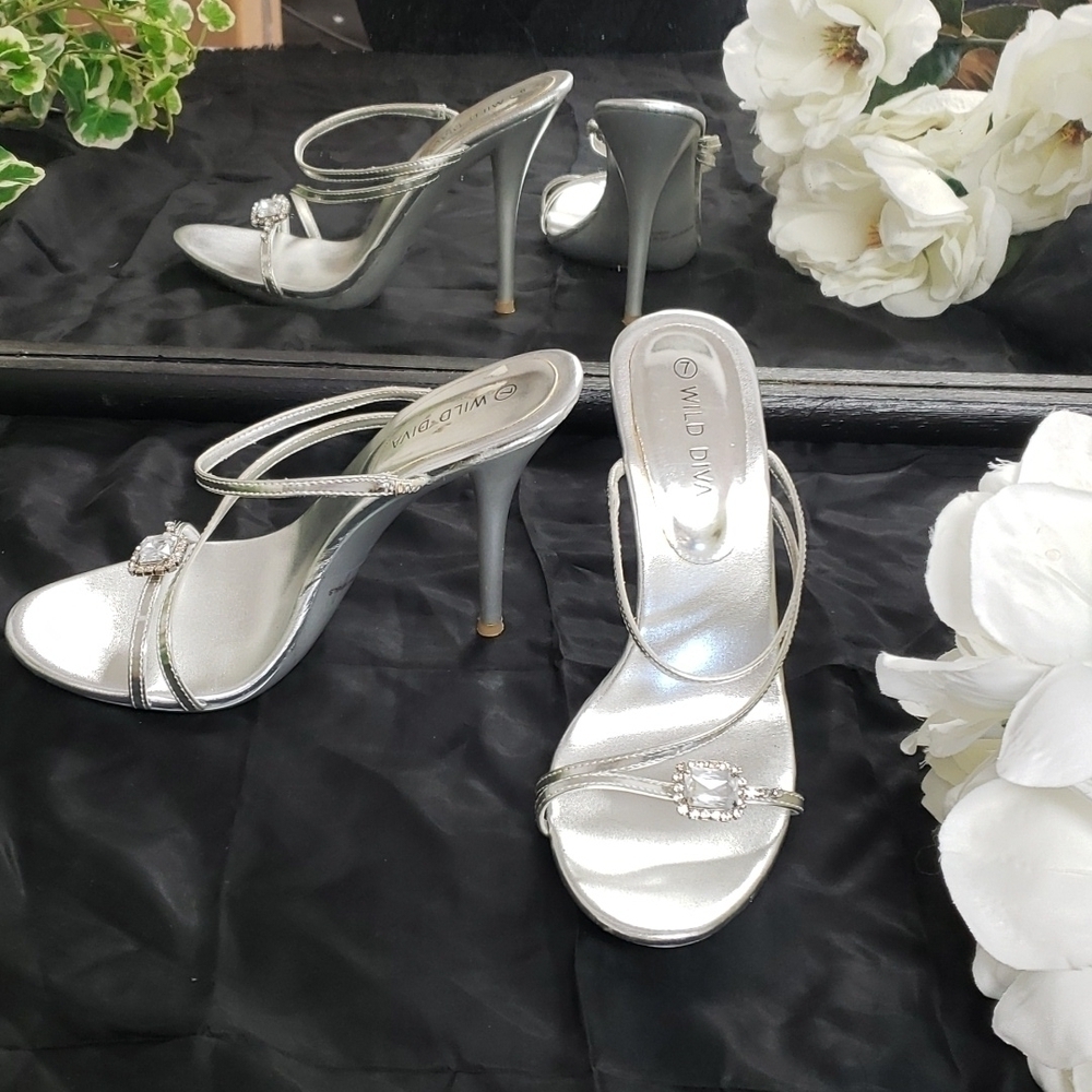 WILD Diva Stiletto Strappy Heels Silver with Bling 7 Near 5" Heel VGUC Sexy!